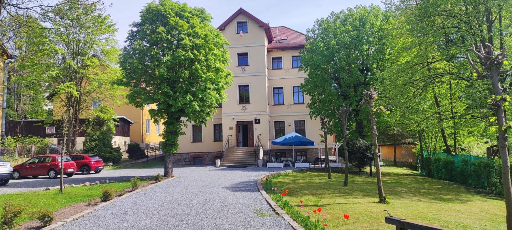 Willa Pod Gwiazdami & Spa Kudowa-Zdroj Bagian luar foto